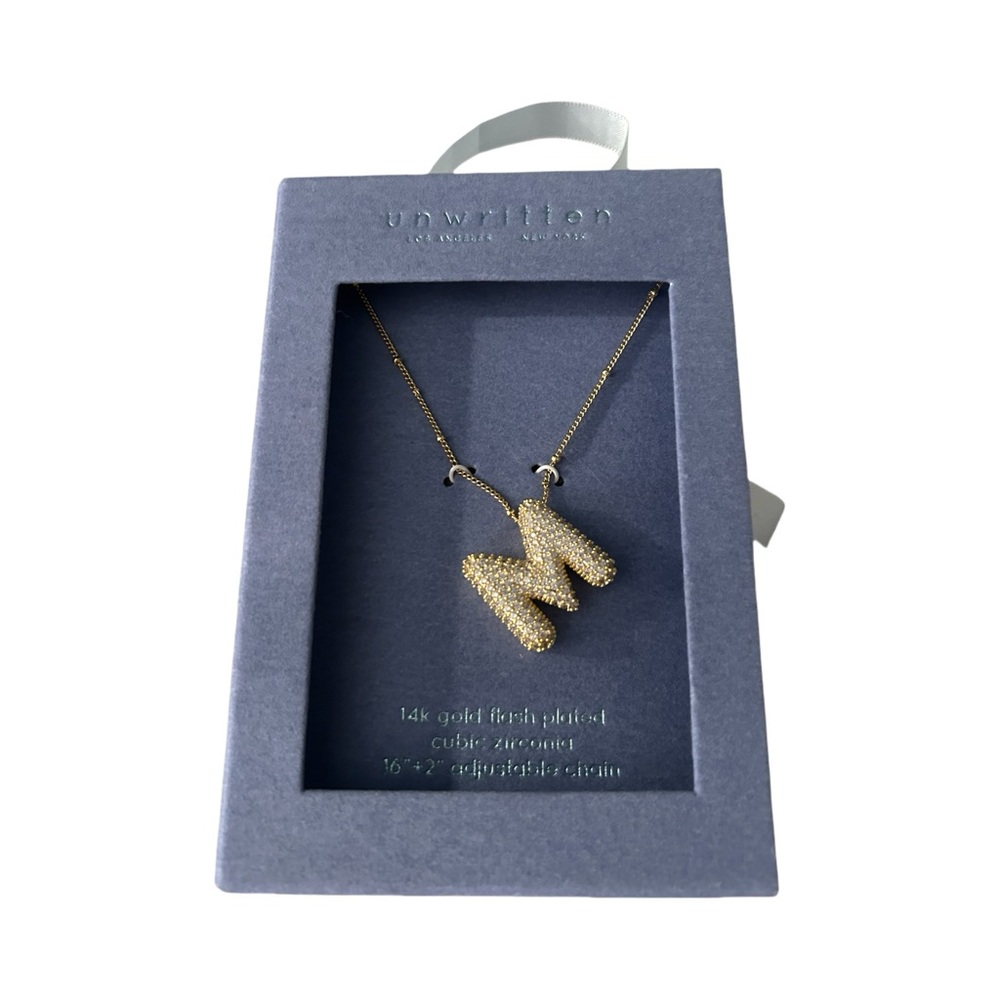 Letter “M” chain